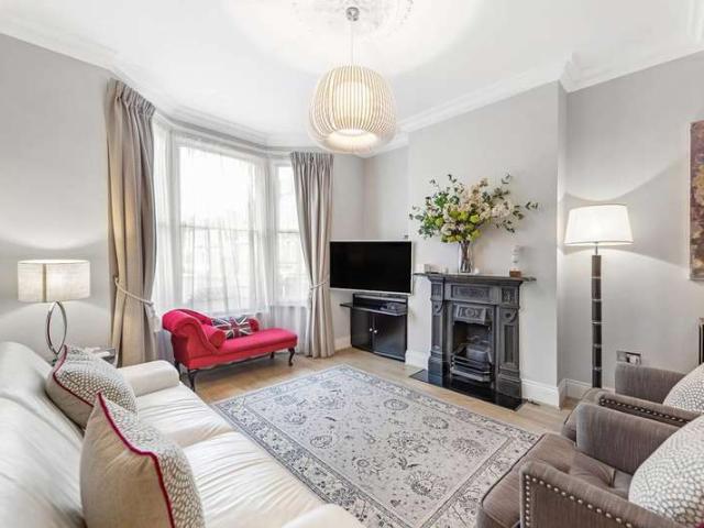Terraced House for sale in Fulham, Fulham