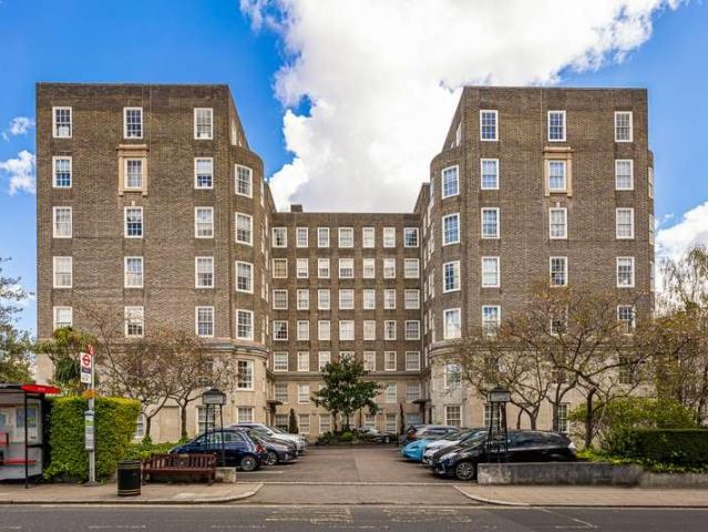 Flat for sale in St. John's Wood, Greater London