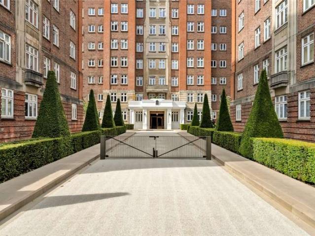 Flat for sale in St. John's Wood, Greater London