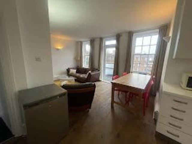 Flat for sale in Ladbroke Grove, Notting Hill
