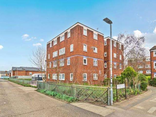 Flat for sale in Whitley, Reading