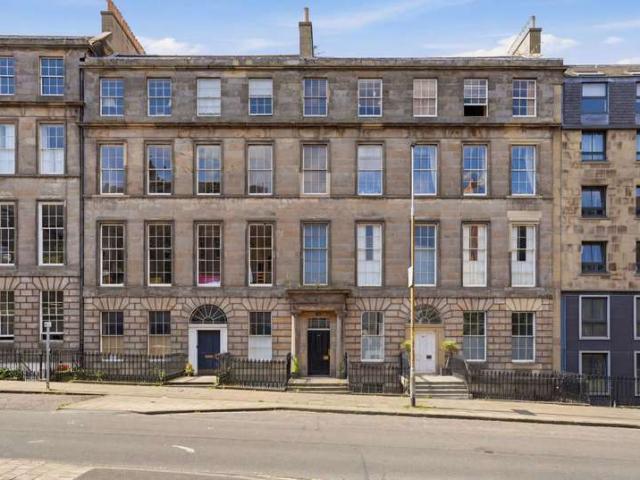 Flat for sale in Gayfield, Broughton