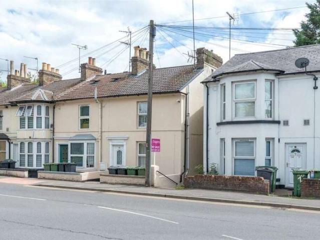 Flat for sale in Midway, Kent