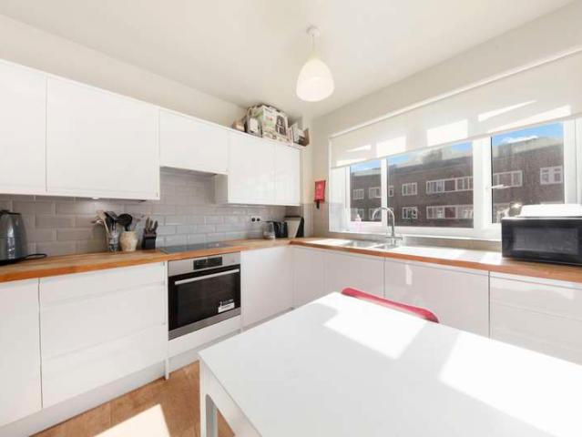 Flat for sale in Notting Hill, Greater London