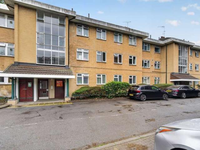 Flat for sale in London Borough of Wandsworth, Greater London