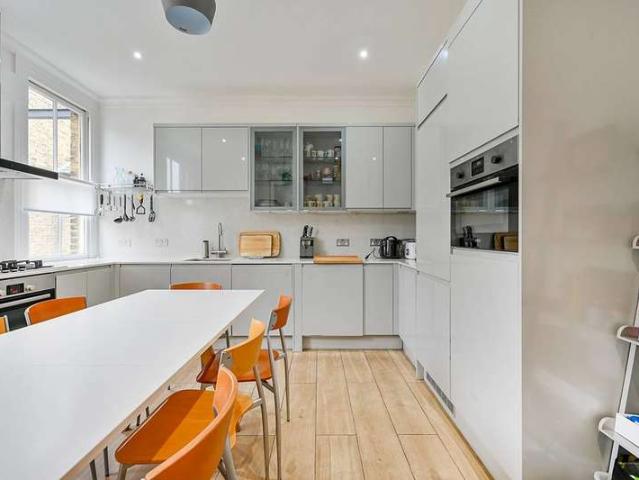 Flat for sale in Chiswick, London Borough of Hounslow