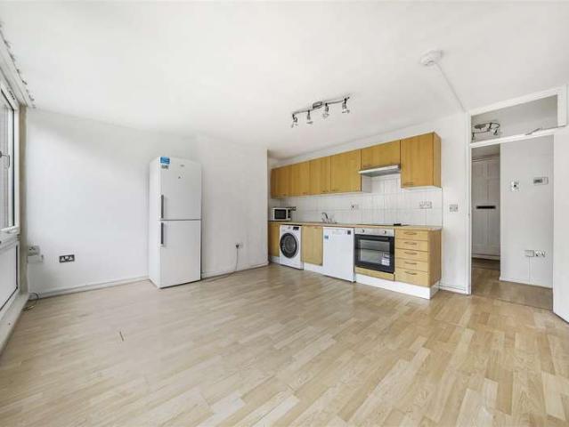 Flat for rent in Roehampton, Greater London