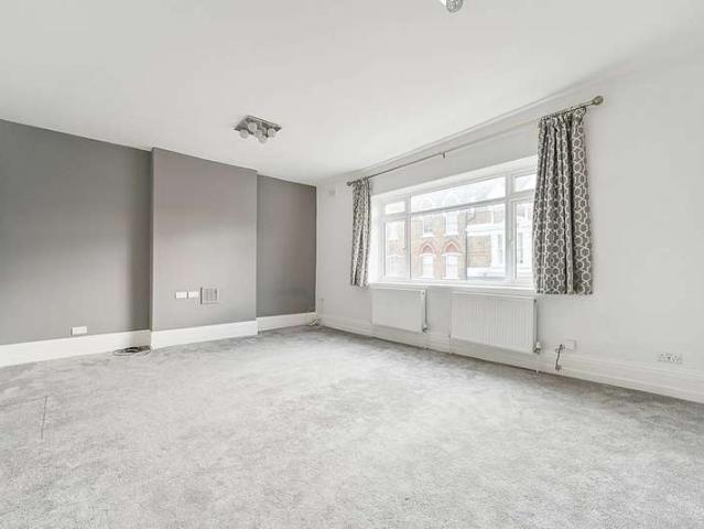 Flat for rent in North Kensington