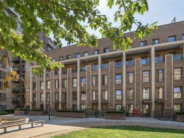 Flat for sale in Upton Park, Greater London