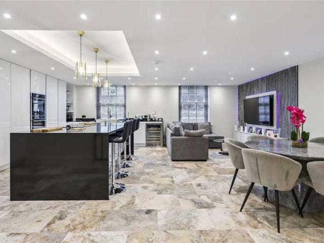 Flat for sale in Row Town, Surrey