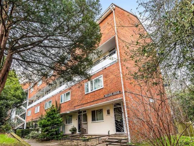 Flat for rent in Roehampton, Greater London