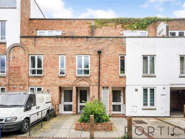 Flat for sale in Battersea, Greater London