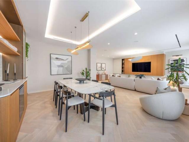 Flat for sale in St. John's Wood, Greater London