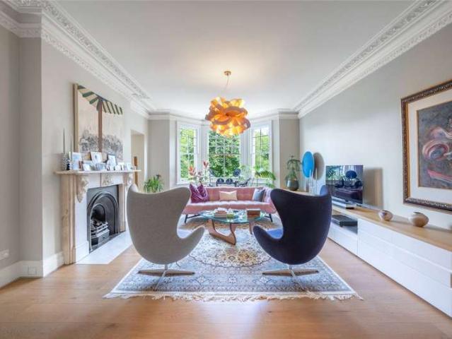 Flat for sale in St. John's Wood, Greater London