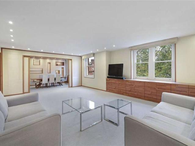 Flat for sale in Chelsea, Greater London