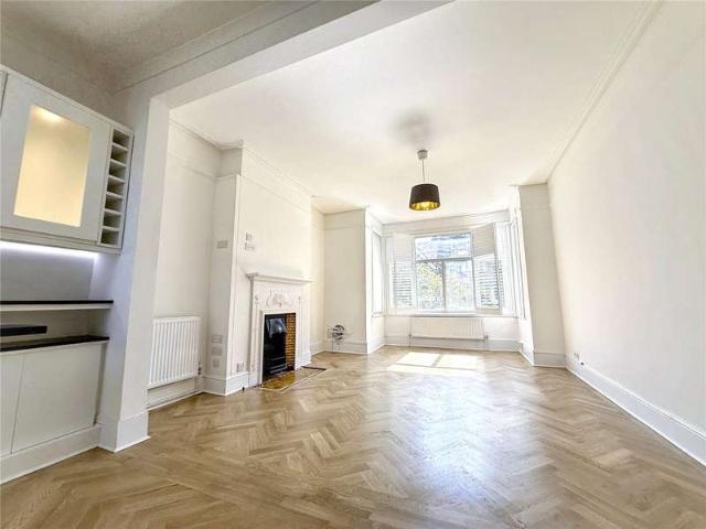 Flat for rent in London Borough of Merton, Greater London