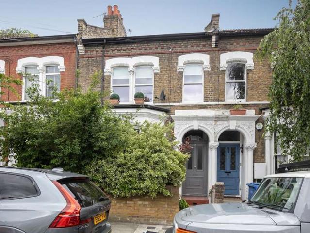 Flat for sale in Bellenden, Greater London