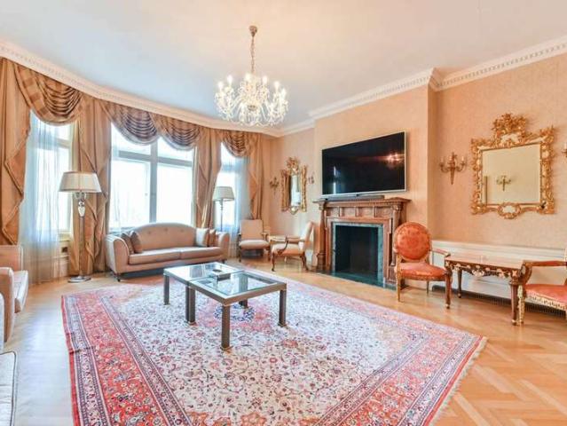 Flat for sale in Kensington, South Kensington