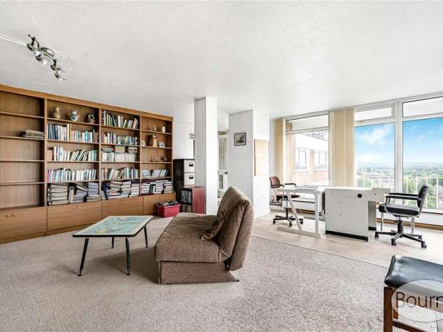 Flat for sale in Mount Hermon, Woking
