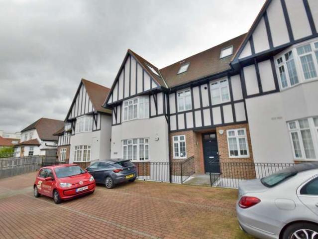 Flat for sale in Golders Green, Brent Cross