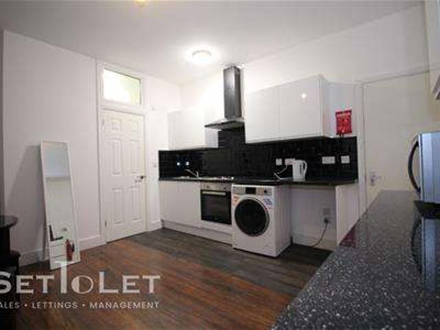 Flat for rent in Bede Island, Old Wharf
