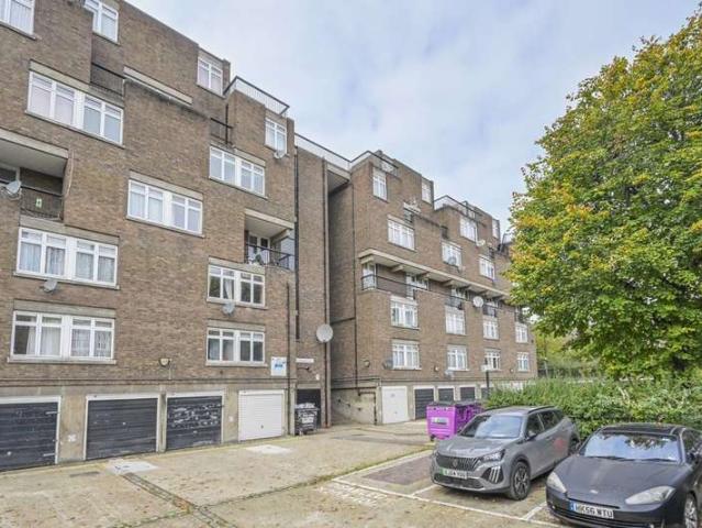 Flat for sale in Shadwell, St. George in the East