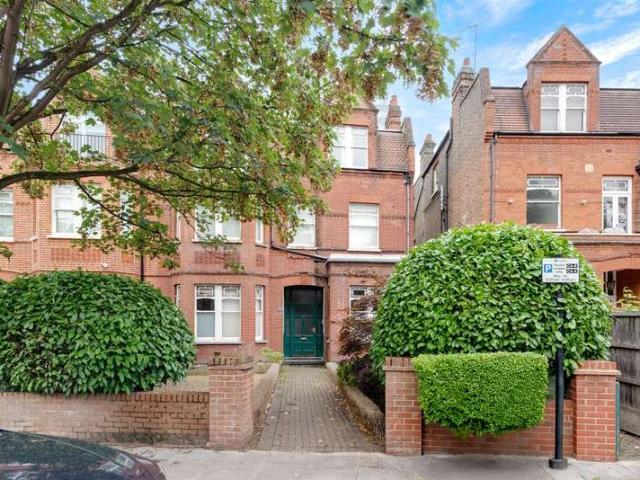 Flat for sale in South Hampstead, Greater London