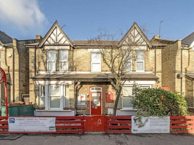 Apartment for sale in London Borough of Ealing, Greater London