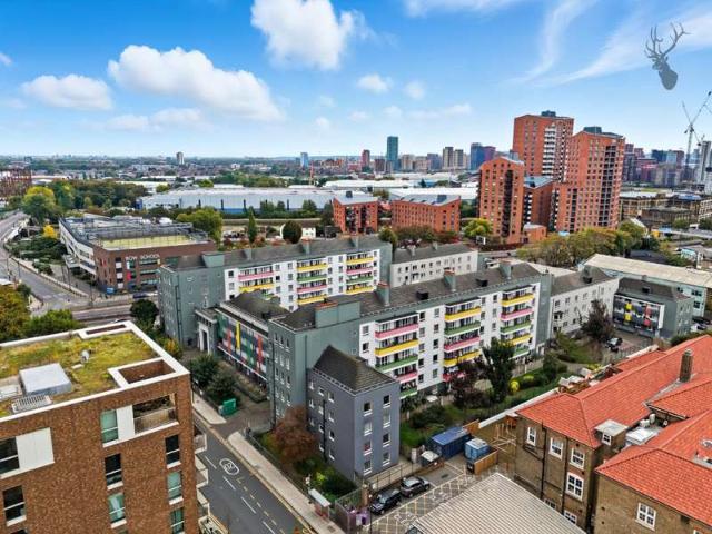 Flat for sale in Bromley-by-Bow, Poplar Grove