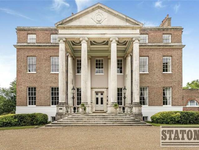 Flat for sale in Broxbourne, Hertfordshire