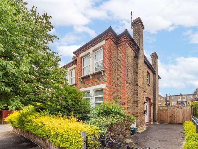 Flat for sale in Greater London