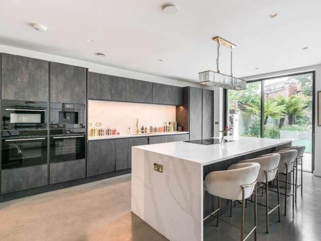 Flat for sale in South End Green, Greater London