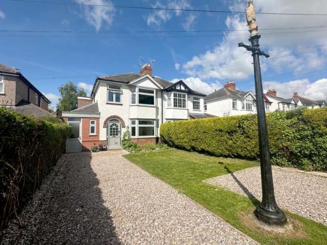 Flat for sale in Green Close, Warwickshire