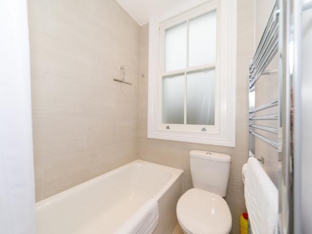Apartment for rent in Stockwell, Greater London