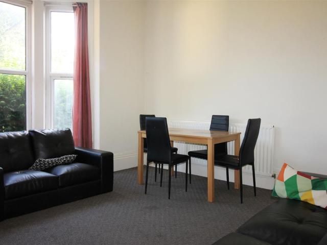 Apartment for rent in Hyde Park, West Yorkshire
