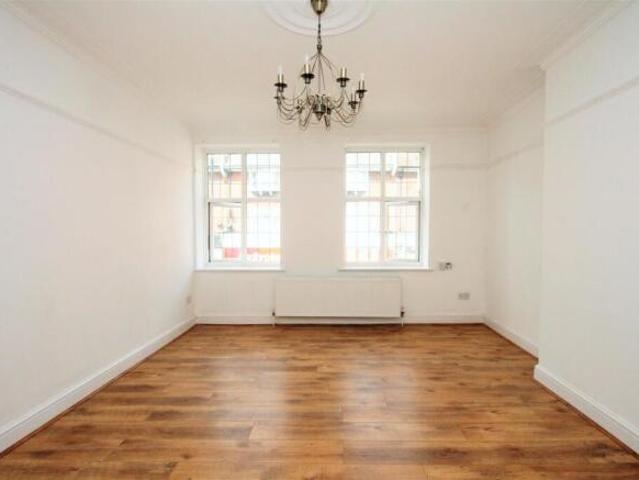 Flat for rent in Palmers Green, Greater London