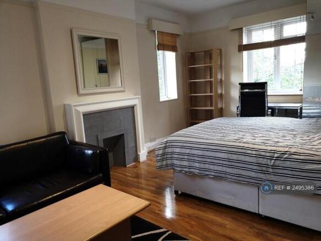 Flat for rent in Cat Hill