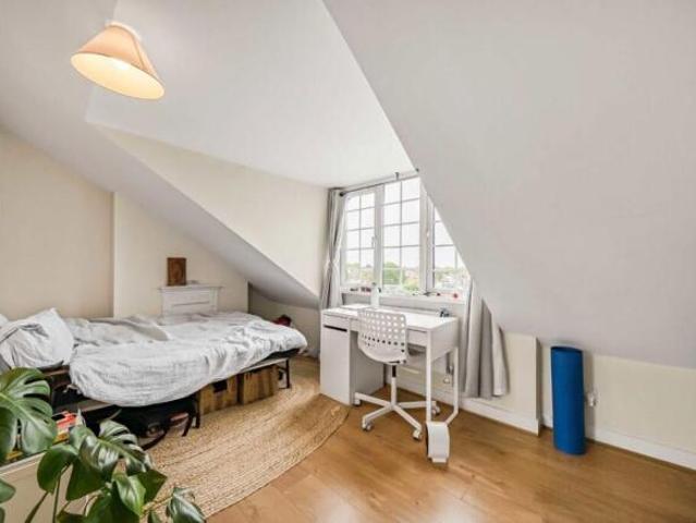 Flat for rent in Teddington, Greater London