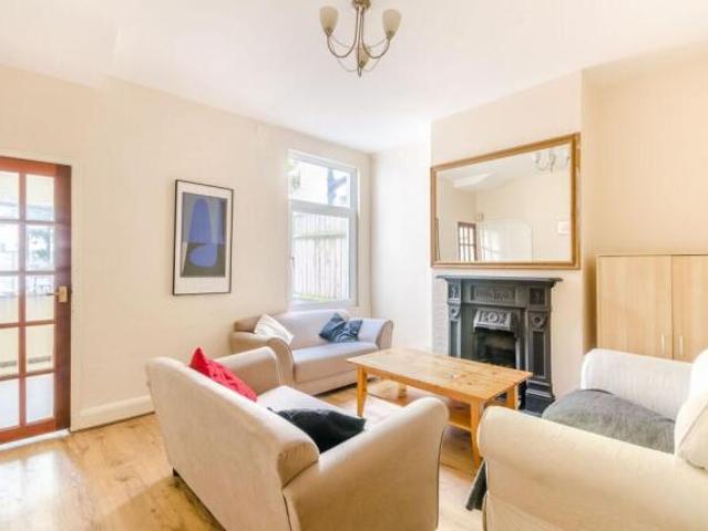 Flat for rent in Tooting, Greater London