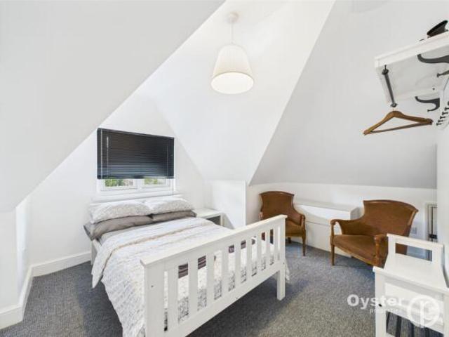 Flat for rent in Cat Hill, England