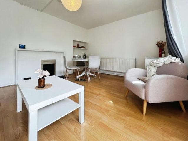 Flat for rent in Cat Hill