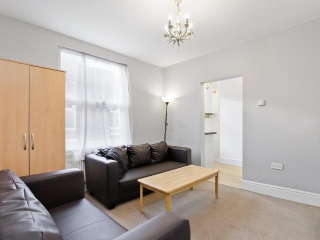 Flat for rent in Dollis Hill