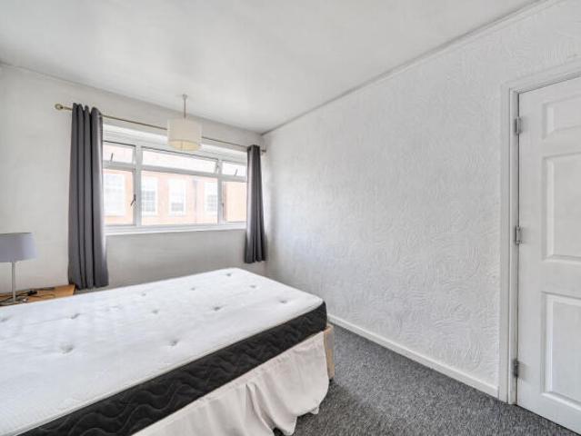Flat for rent in Churchill Gardens Estate, Greater London