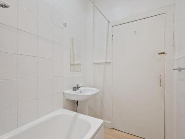 Flat for rent in Newington, Scotland
