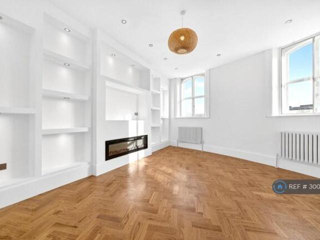Flat for rent in Cat Hill, England