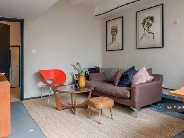 Flat for rent in Cat Hill