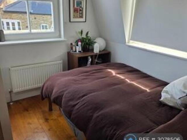 Flat for rent in Cat Hill, England