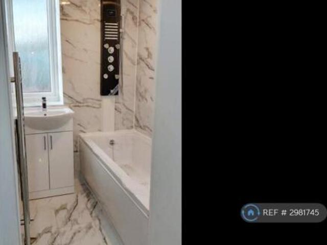 Flat for rent in Cat Hill, England