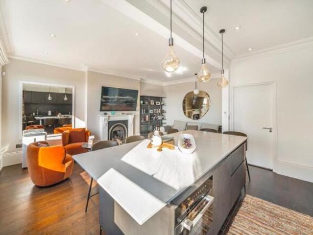 Flat for rent in St. John's Wood, Greater London