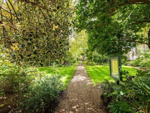 Flat for rent in Cat Hill